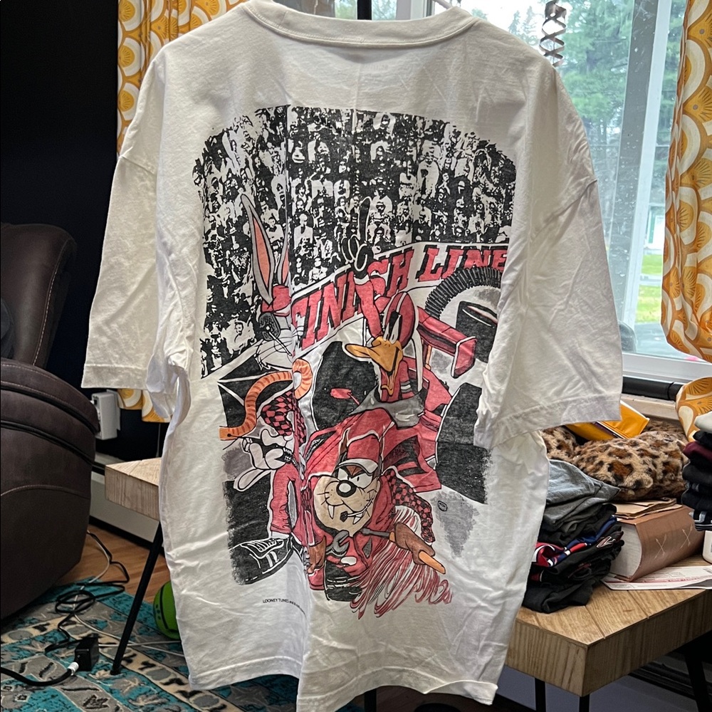NWOT Hollister looney tunes White Graphic Men's Shirt